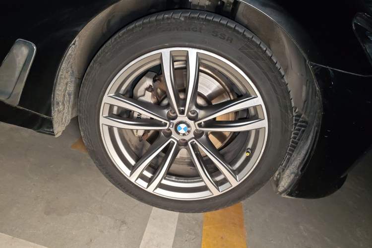 Used BMW 7 Series 2018 730Li Leading Model M Sport Package Right Front Wheel Hub
