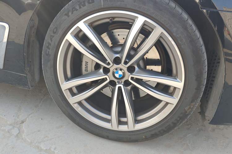 Used BMW 7 Series 2018 730Li Luxury Edition M Sport Package Right Front Wheel Hub