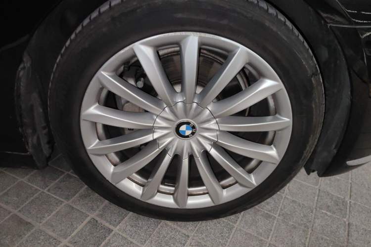 Used BMW 7 Series 2018 730Li Leading Model Excellence Package Right Front Wheel Hub