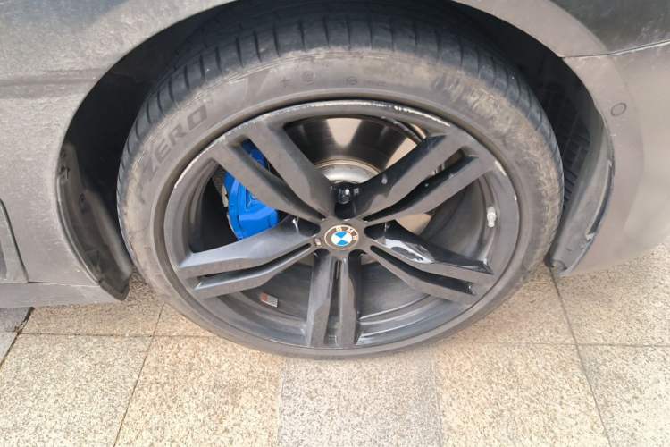 Used BMW 7 Series 2018 740Li xDrive Luxury Edition M Sport Package Right Front Wheel Hub