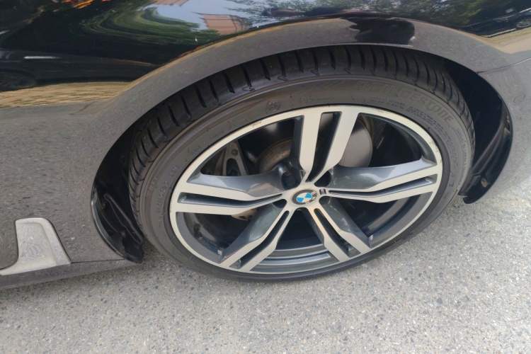 Used BMW 7 Series 2018 740Li M Sport Package Leading Model Right Front Wheel Hub