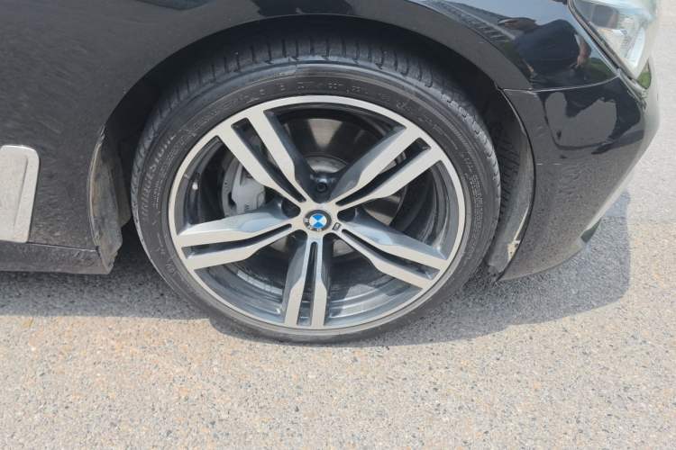 Used BMW 7 Series 2018 740Li xDrive Luxury Edition M Sport Package Right Front Wheel Hub