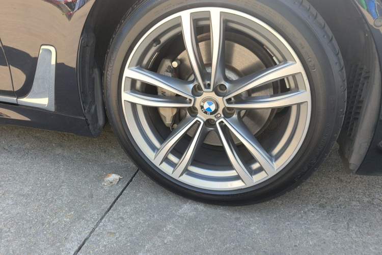 Used BMW 7 Series 2018 730Li Leading Model M Sport Package Right Front Wheel Hub