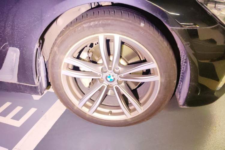 Used BMW 7 Series 2018 730Li Luxury Edition M Sport Package Right Front Wheel Hub