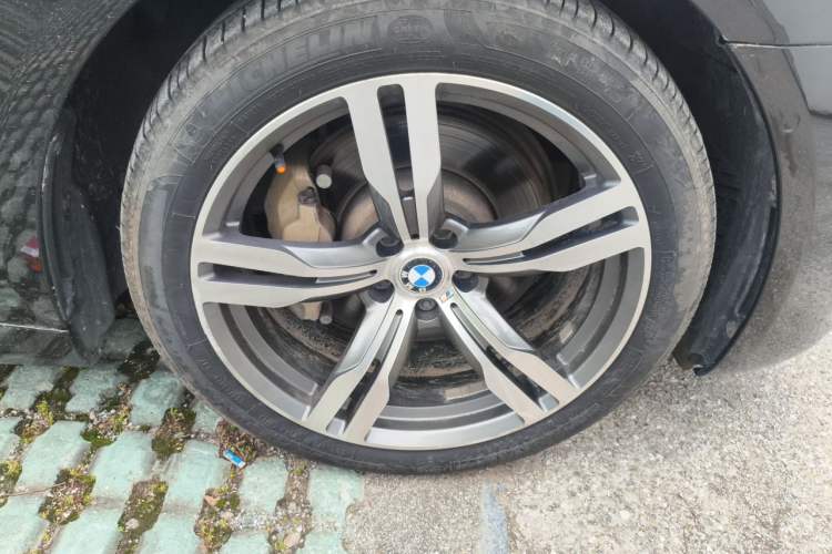 Used BMW 7 Series 2018 730Li Luxury Edition M Sport Package Right Front Wheel Hub