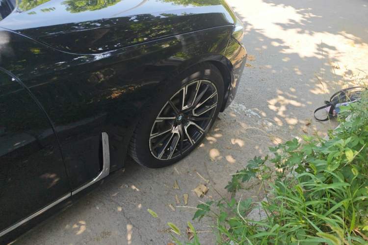 Used BMW 7 Series 2018 730Li Leading Model M Sport Package Right Front Wheel Hub