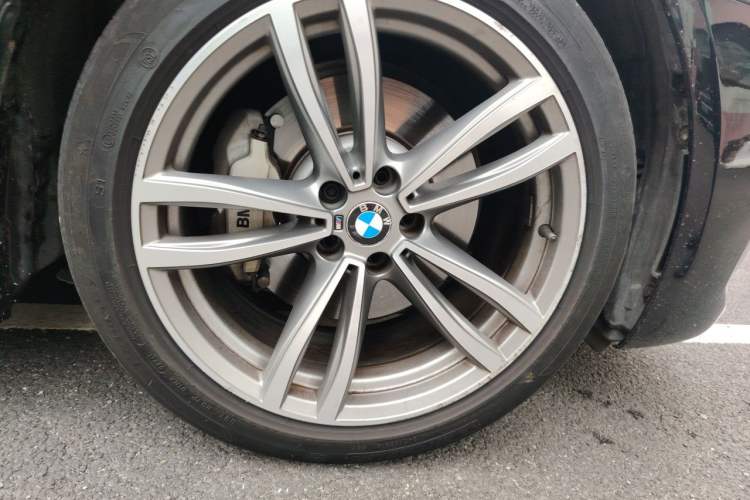 Used BMW 7 Series 2018 730Li Leading Model M Sport Package Right Front Wheel Hub