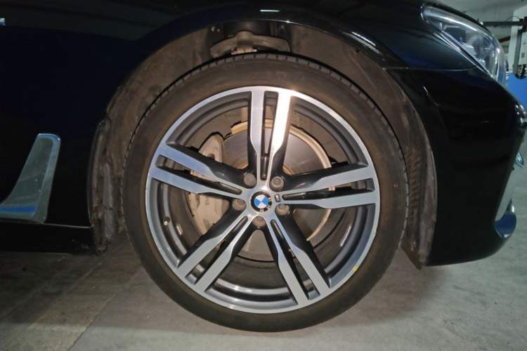 Used BMW 7 Series 2018 740Li M Sport Package Leading Model Right Front Wheel Hub
