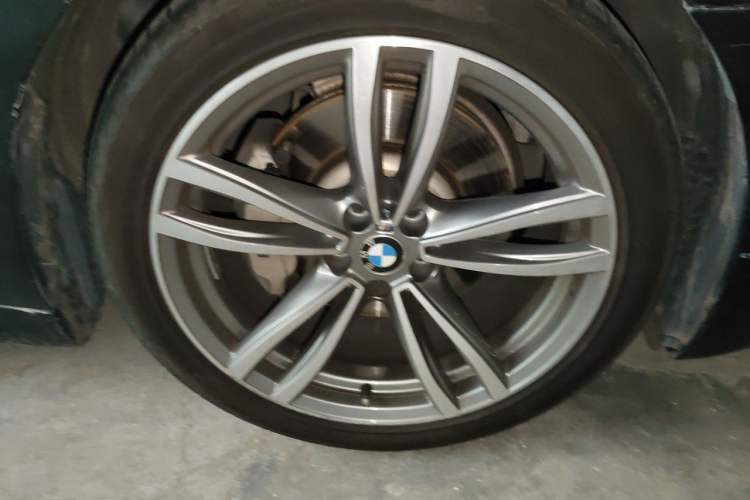 Used BMW 7 Series 2018 730Li Luxury Edition M Sport Package Right Front Wheel Hub