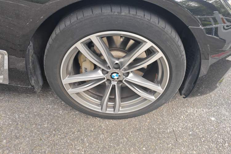 Used BMW 7 Series 2018 730Li Leading Model M Sport Package Right Front Wheel Hub
