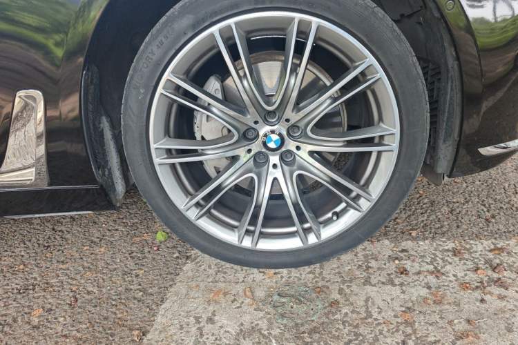 Used BMW 7 Series 2018 740Li xDrive Luxury Edition Excellence Package Right Front Wheel Hub