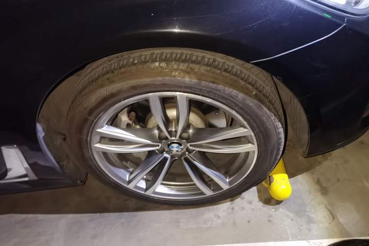 Used BMW 7 Series 2018 730Li Leading Model M Sport Package Right Front Wheel Hub