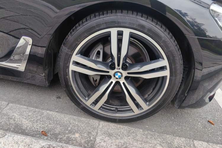 Used BMW 7 Series 2018 740Li M Sport Package Leading Model Right Front Wheel Hub