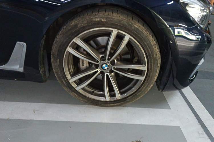 Used BMW 7 Series 2018 730Li Leading Model M Sport Package Right Front Wheel Hub