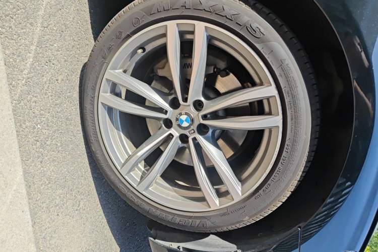 Used BMW 7 Series 2018 730Li Luxury Edition M Sport Package Right Front Wheel Hub