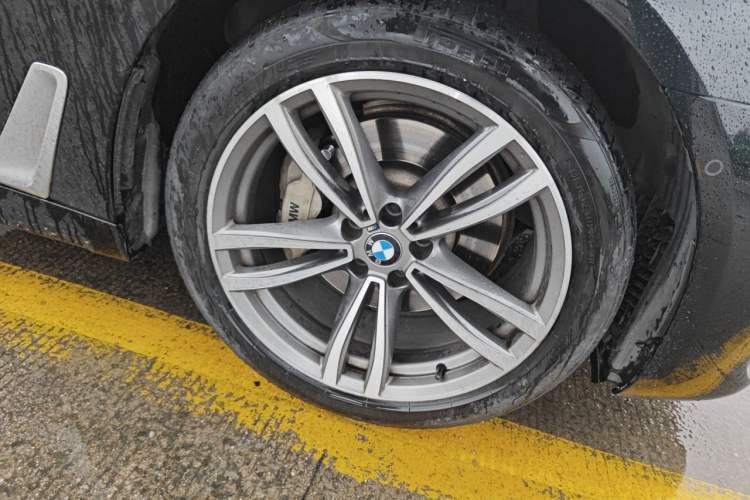 Used BMW 7 Series 2018 730Li Leading Model M Sport Package Right Front Wheel Hub