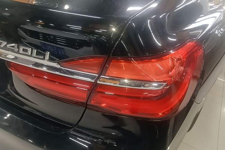 Used BMW 7 Series 2018 730Li Luxury Model Excellence Package Right Rear Taillight