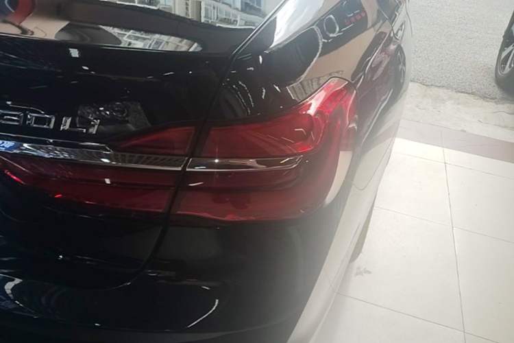 Used BMW 7 Series 2018 730Li Luxury Model Excellence Package Right Rear Taillight