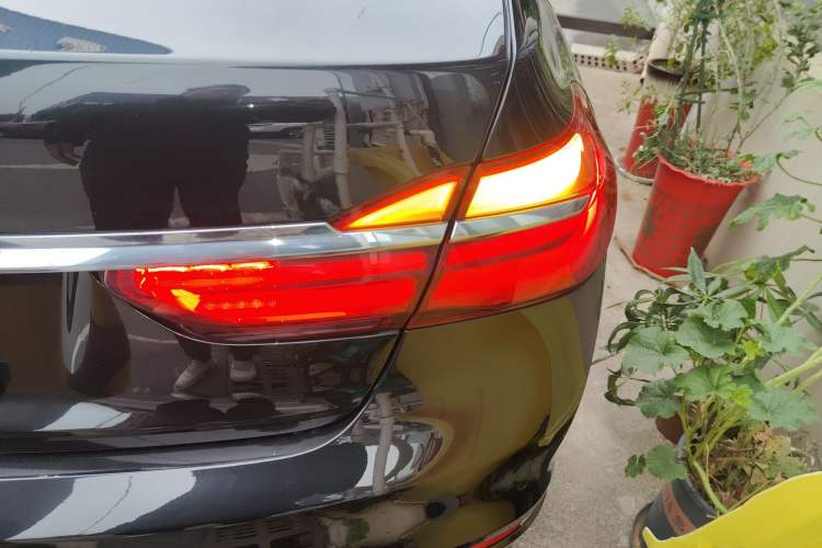 Used BMW 7 Series 2018 730Li Leading Model Excellence Package Right Rear Taillight