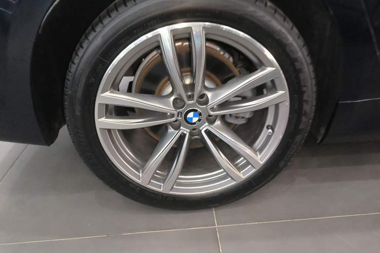 Used BMW 7 Series 2018 730Li Luxury Edition M Sport Package Right Rear Wheel Hub