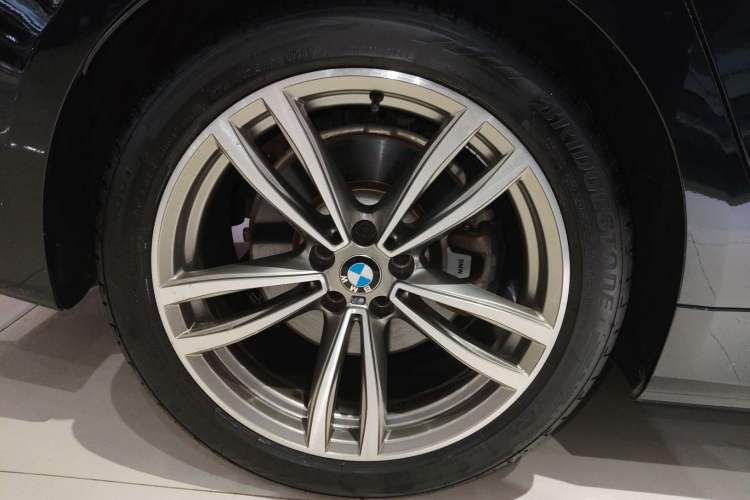 Used BMW 7 Series 2018 730Li Leading Model M Sport Package Right Rear Wheel Hub