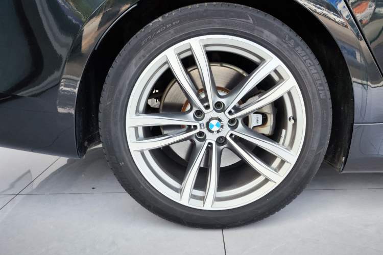 Used BMW 7 Series 2018 730Li Luxury Edition M Sport Package Right Rear Wheel Hub