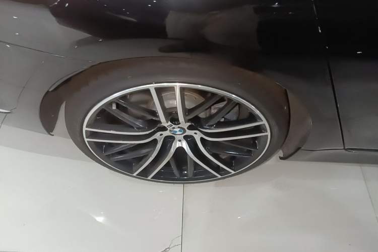 Used BMW 7 Series 2018 730Li Leading Model Excellence Package Right Rear Wheel Hub