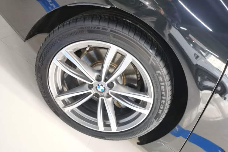 Used BMW 7 Series 2018 730Li Leading Model M Sport Package Right Rear Wheel Hub
