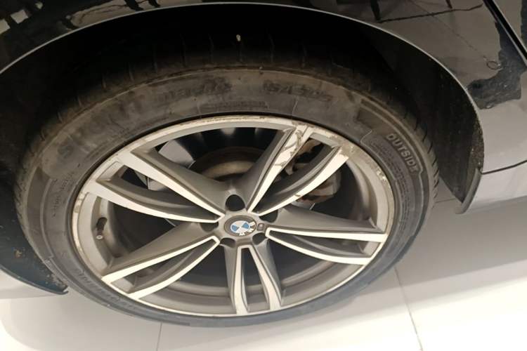 Used BMW 7 Series 2018 730Li Leading Model M Sport Package Right Rear Wheel Hub