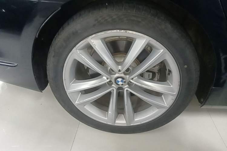 Used BMW 7 Series 2018 730Li Luxury Model Excellence Package Right Rear Wheel Hub