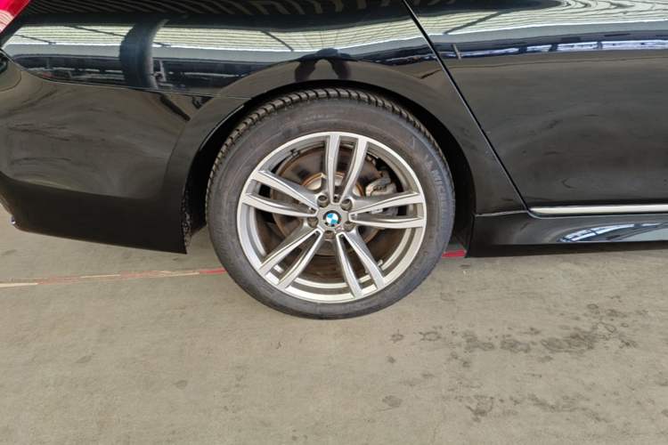 Used BMW 7 Series 2018 730Li Leading Model M Sport Package Right Rear Wheel Hub