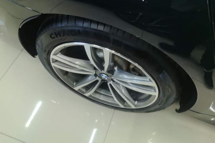 Used BMW 7 Series 2018 730Li Luxury Edition M Sport Package Right Rear Wheel Hub