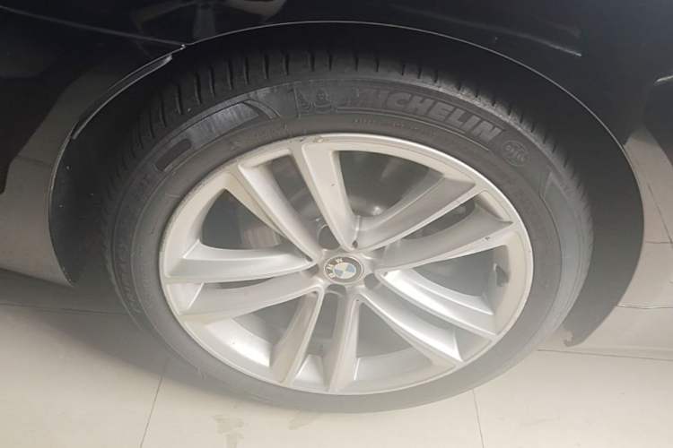 Used BMW 7 Series 2018 730Li Luxury Model Excellence Package Right Rear Wheel Hub