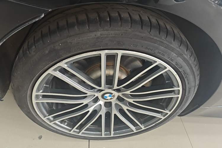 Used BMW 7 Series 2018 730Li Leading Model M Sport Package Right Rear Wheel Hub