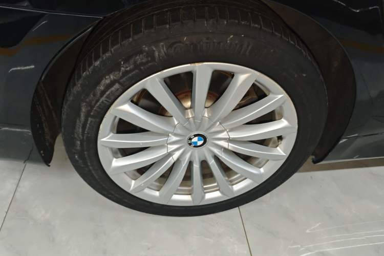 Used BMW 7 Series 2018 730Li Leading Model Excellence Package Right Rear Wheel Hub