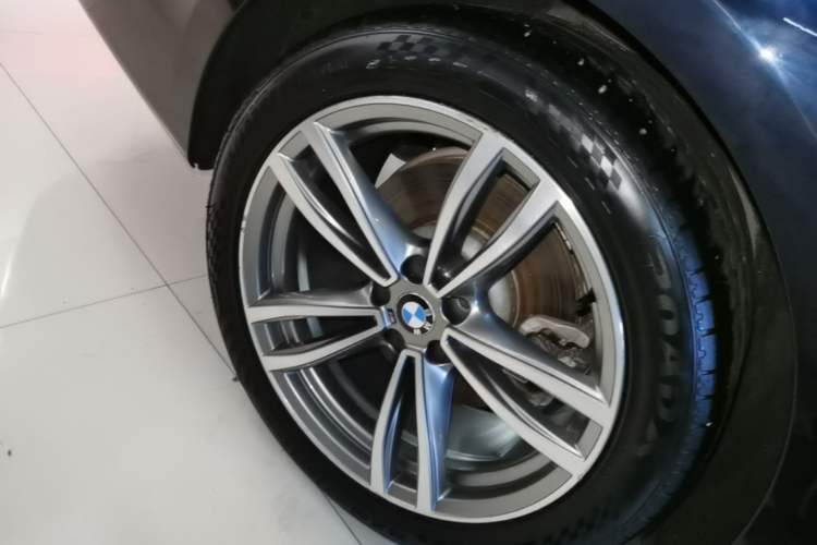 Used BMW 7 Series 2018 730Li Leading Model M Sport Package Right Rear Wheel Hub