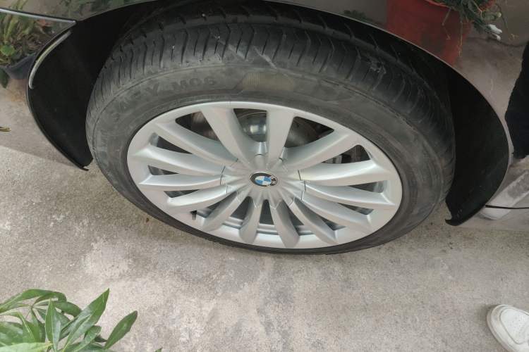 Used BMW 7 Series 2018 730Li Leading Model Excellence Package Right Rear Wheel Hub