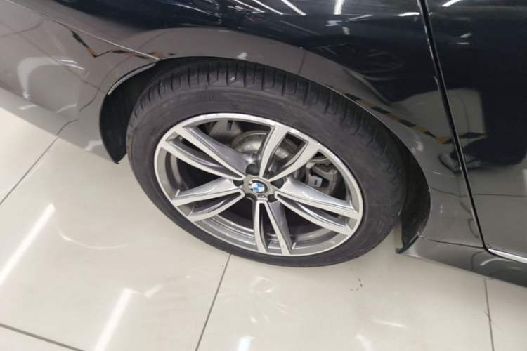 Used BMW 7 Series 2018 730Li Luxury Edition M Sport Package Right Rear Wheel Hub
