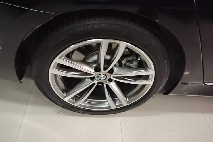 Used BMW 7 Series 2018 730Li Leading Model M Sport Package Right Rear Wheel Hub