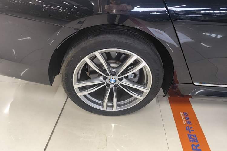 Used BMW 7 Series 2018 730Li Leading Model M Sport Package Right Rear Wheel Hub