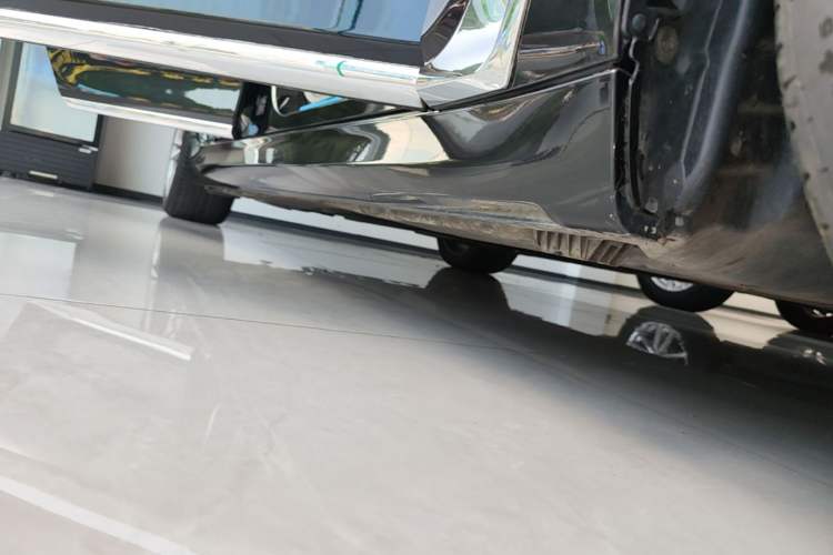 Used BMW 7 Series 2018 730Li Luxury Edition M Sport Package Right Side Sill