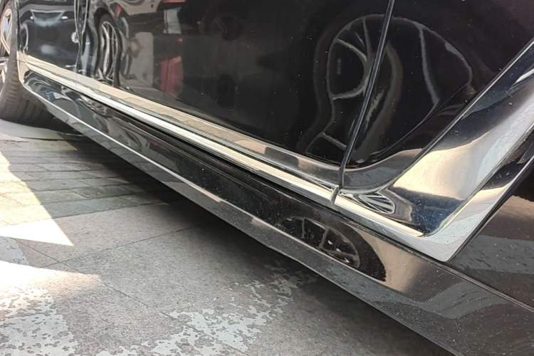 Used BMW 7 Series 2018 740Li xDrive Luxury Edition M Sport Package Right Side Sill