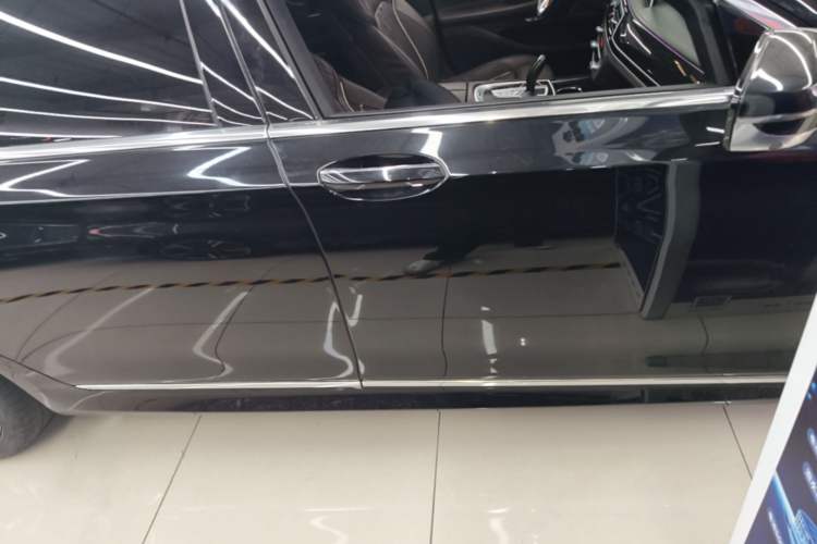 Used BMW 7 Series 2018 730Li Luxury Edition M Sport Package Right Side Sill