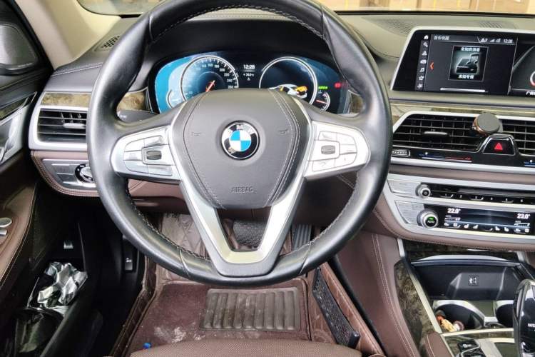 Used BMW 7 Series 2018 730Li Luxury Model Excellence Package Steering Wheel
