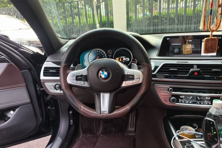 Used BMW 7 Series 2018 740Li M Sport Package Leading Model Steering Wheel