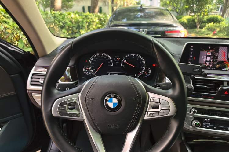 Used BMW 7 Series 2018 730Li Leading Model Excellence Package Steering Wheel