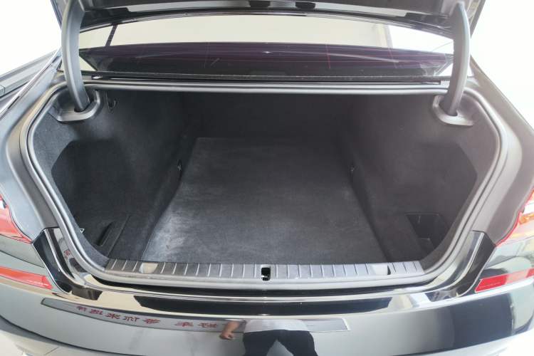 Used BMW 7 Series 2018 730Li Luxury Edition M Sport Package Trunk
