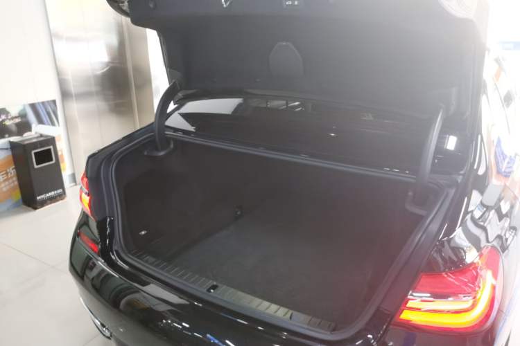 Used BMW 7 Series 2018 730Li Leading Model M Sport Package Trunk