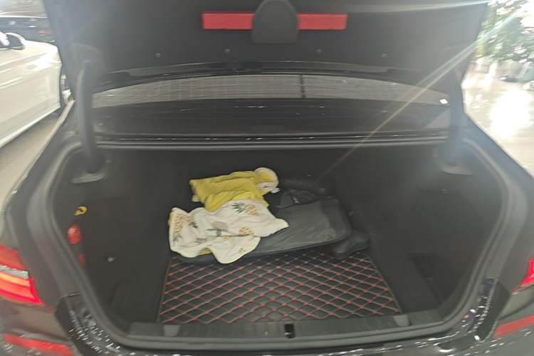 Used BMW 7 Series 2018 730Li Leading Model M Sport Package Trunk