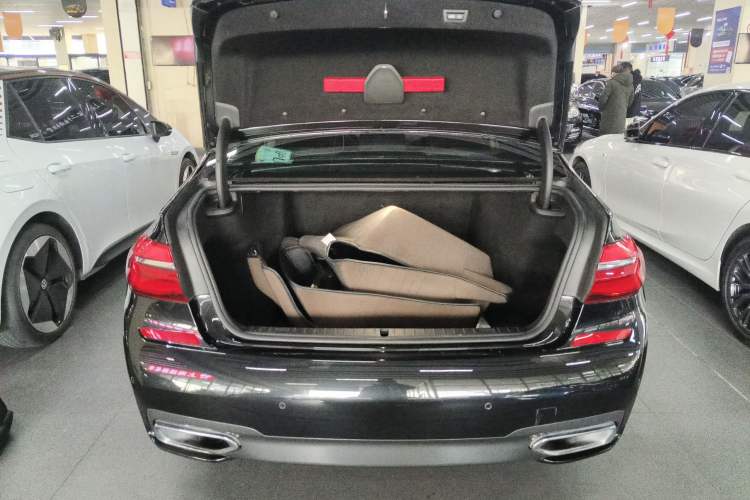 Used BMW 7 Series 2018 730Li Luxury Edition M Sport Package Trunk